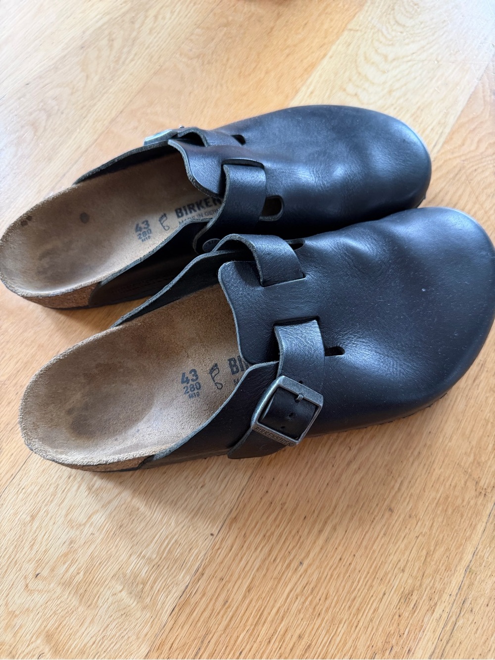 Birkenstock Mens Black leather Boston Slip-On Clogs with Buckle